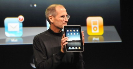 Steve_Jobs_iPad